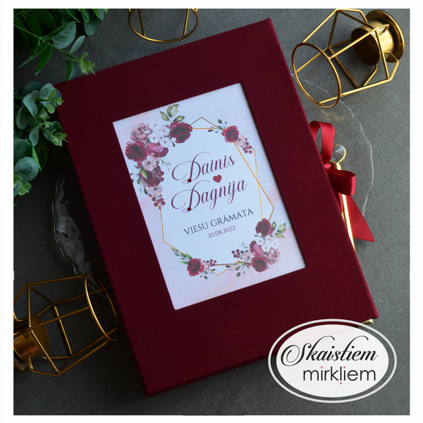 Vīnsarkana auduma viesu grāmata ar klasisku ziedu apdruku un anketām viesiem