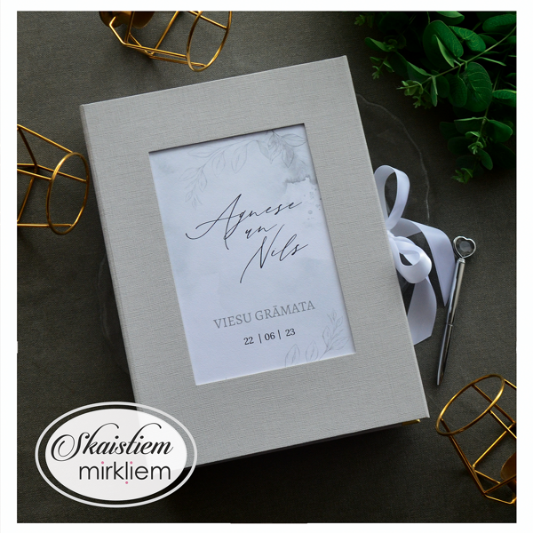 Minimālistiska pelēka viesu grāmata ar elegantu fontu un strukturētām anketu lapām