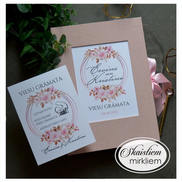 Viesu grāmata rozā krāsā ar ziedu printu un strukturētu anketas lapu ar jautājumiem