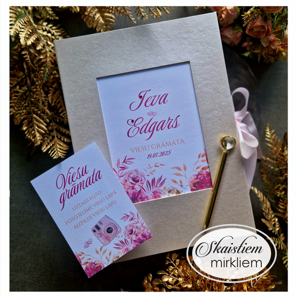 Viesu grāmata pūderrozā tonī ar košu ziedu printu un instrukcijas kartīti viesu anketām