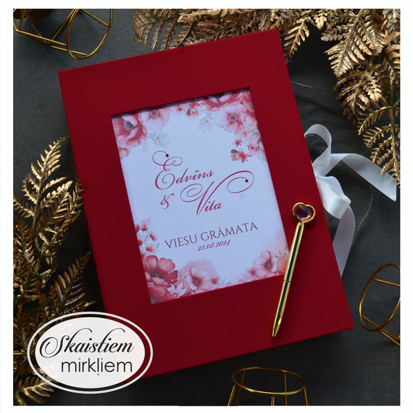 Kāzu viesu grāmata no sarkana auduma ar košu sarkanu ziedu printu un izņemamām lapām