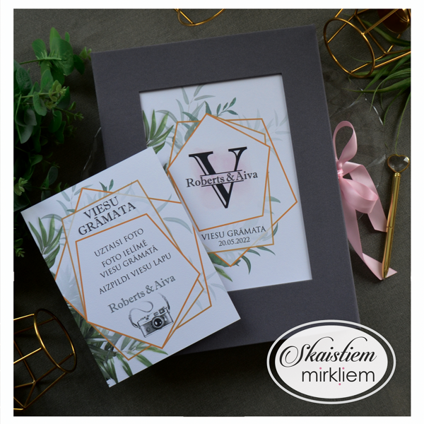 Tumši pelēka auduma viesu grāmata ar zelta ģeometriska rāmja printu un lapiņām