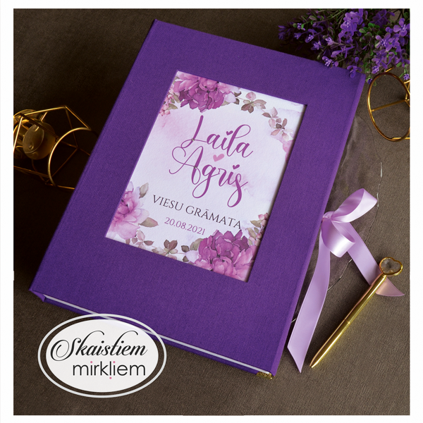 Tumši violeta viesu grāmata ar košiem peoniju ziediem uz vāka