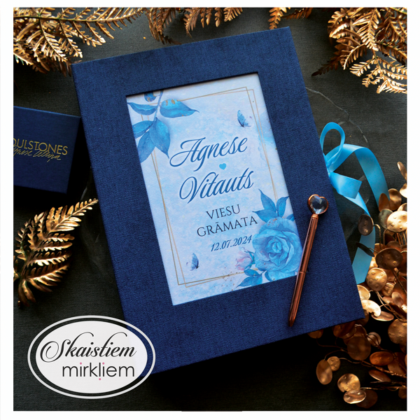 Tumši zila viesu grāmata ar zelta taisnstūra rāmja printu un ziliem ziedu akcentiem