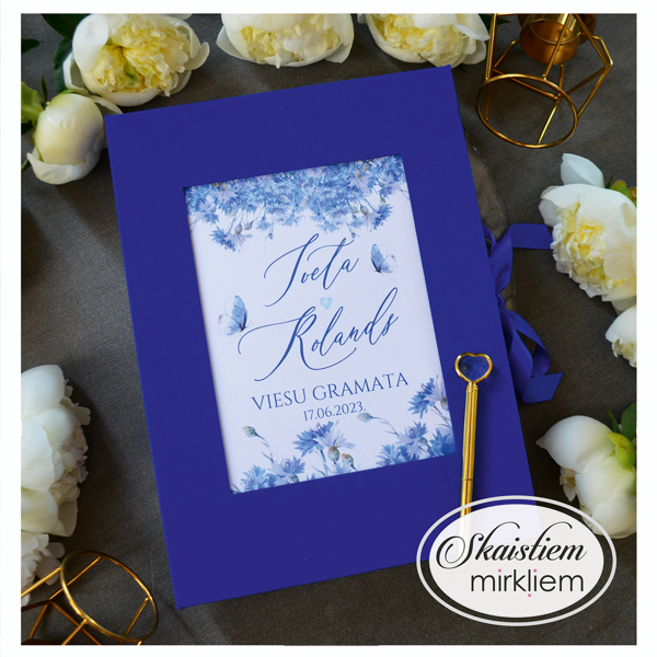 Karaliski zilā toņa auduma viesu grāmata ar bagātīgu rudzupuķu un tauriņu printu