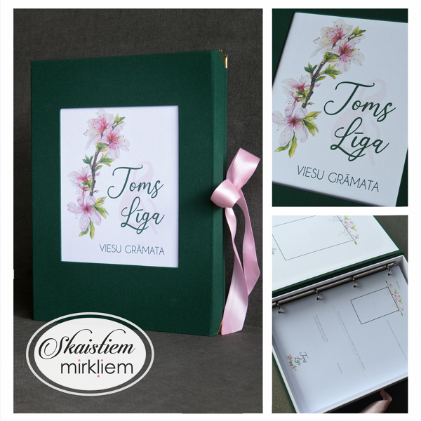 Viesu grāmata kāzām ar zaļu audumu un romantisku ziedu motīvu