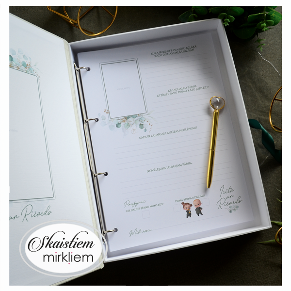 Viesu grāmatas lapa ar anketu, eikalipta lapiņām un vietu momentfoto