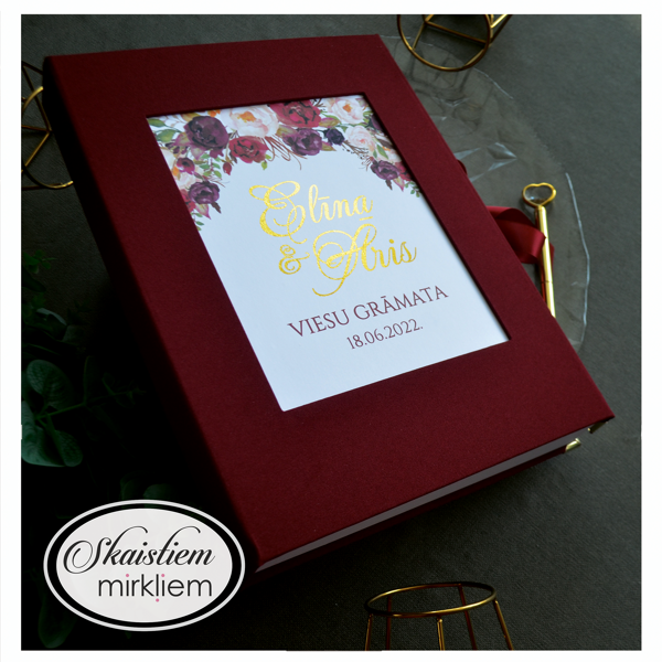 Bordo kāzu viesu grāmata ar ziedu printu un personificētu zelta tekstu