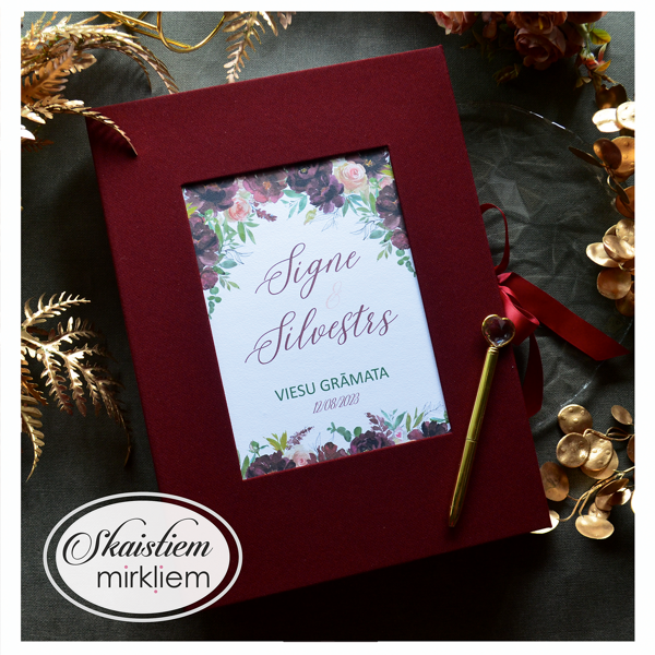 Sarkana tekstila viesu grāmata ar ziediem un individuāli pielāgotu saturu