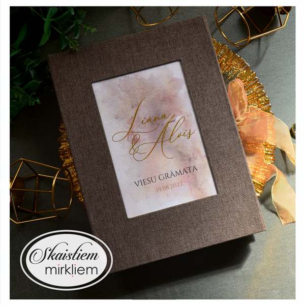 Brūna tekstila viesu grāmata ar zelta folijas druku uz akvareļu laukuma