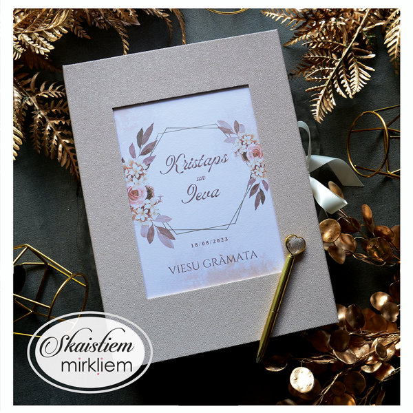 Bēšīga viesu grāmata Bogo stilā ar brūnu ziedu printu un personalizāciju