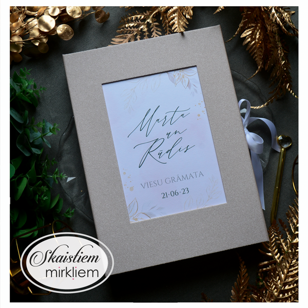 Viesu grāmata gaišā tonī ar maigu lapu dizaina printu un anketas veida lapām