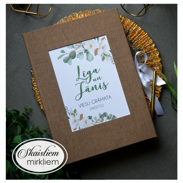 Eleganta brūna viesu grāmata ar smalku eikalipta un ziedu printu