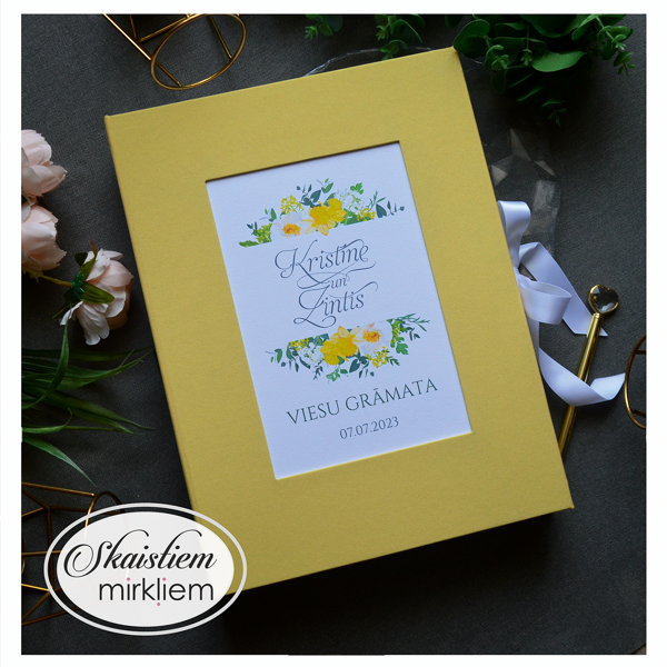 Saulaini dzeltena auduma viesu grāmata ar narcišu ziedu printu un anketas lapām