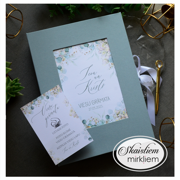 Sage green toņa viesu grāmata ar akvareļu zaļumu printu un baltiem ceriņiem