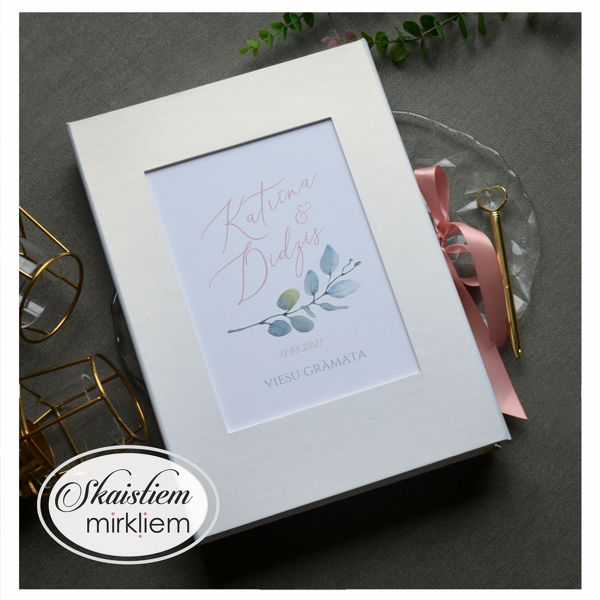 Krēmkrāsas viesu grāmata ar minimālistisku zaļumu zariņa printu un vārdiem