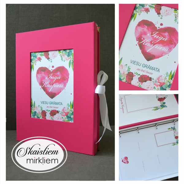 Koši rozā viesu grāmata ar sirds formas printu centrā un ziediem