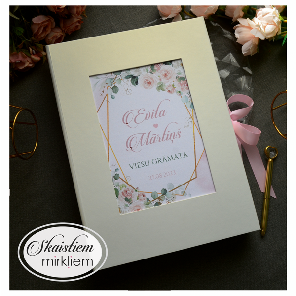 Gaiša šampanieša toņa viesu grāmata ar zelta romba rāmja printu, rozā ziediem un vārdiem
