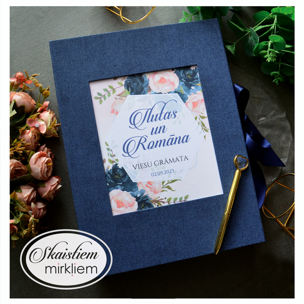 Tumši zila dekoratīvā materiāla viesu grāmata ar bagātīgu ziedu printu un vārdiem