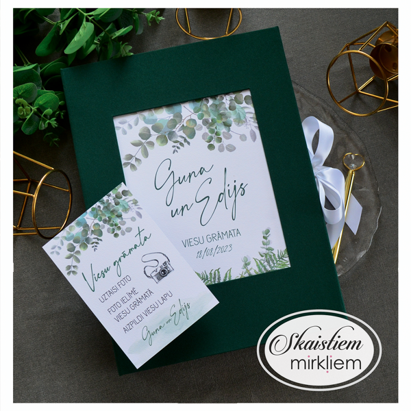 Personalizēta viesu grāmata ar zaļu vāku, eikaliptu un anketu lapām viesu novēlējumiem