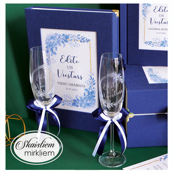 Tumši zila viesu grāmata komplektā ar pieskaņotām gravētām šampanieša glāzēm