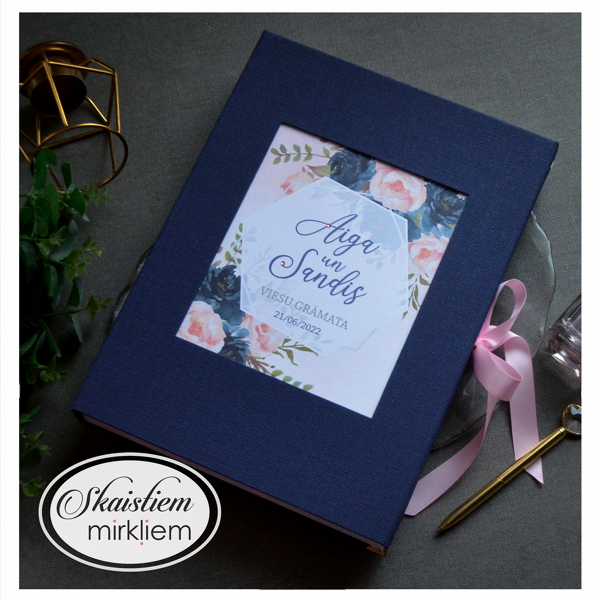 Zila  viesu grāmata ar ziedu printu un anketas veida lapām