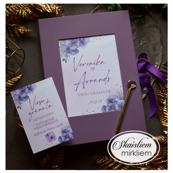Violeta viesu grāmata ar ziediem un izņemamām anketu lapām