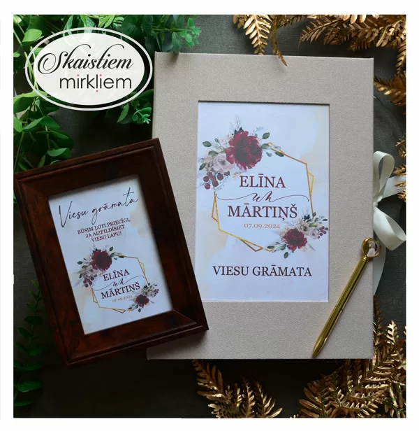 Boho stila kāzu viesu grāmata ar personalizētām anketām un tumšiem ziediem
