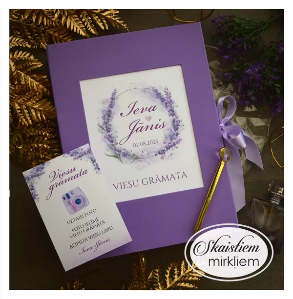 Violeta auduma viesu grāmata ar romantisku lavandas vainaga printu centrā un vietu anketām