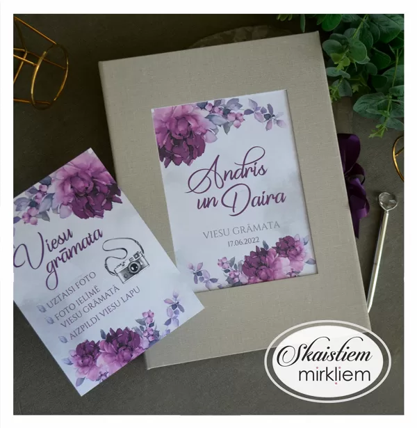 Viesu grāmata pelēkos vākos ar lielu violetu peoniju printu vāka centrā