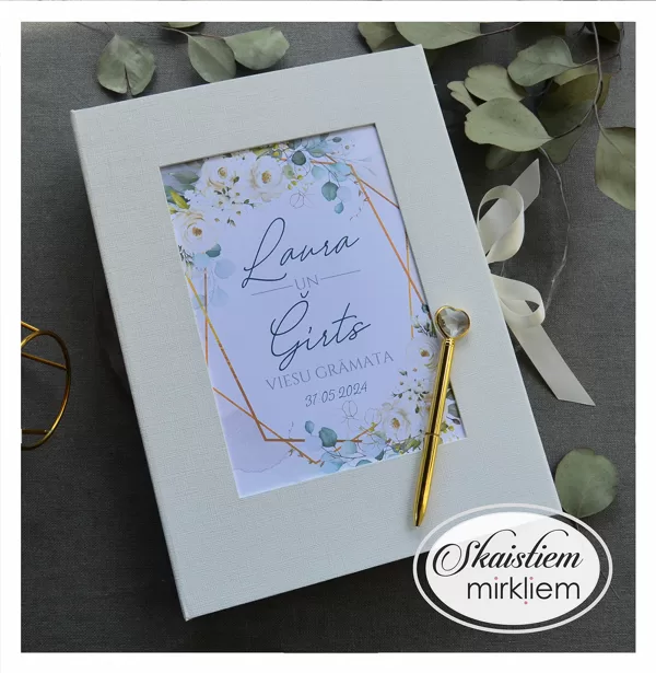 Gaiša dekoratīva materiāla viesu grāmata ar zelta apļu printu un anketām boho stilā